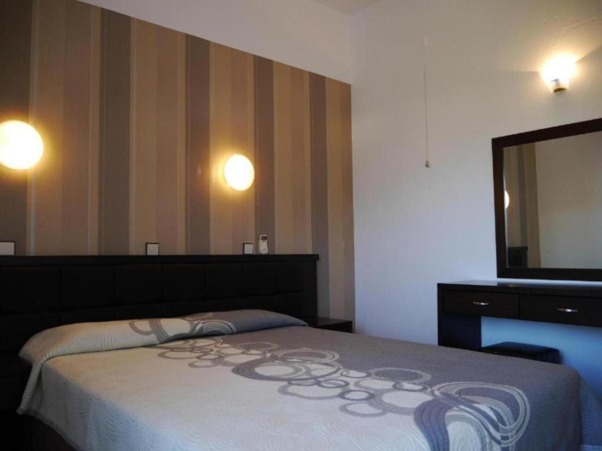 Blue Bay Beach Hotel Koinira Dış mekan fotoğraf