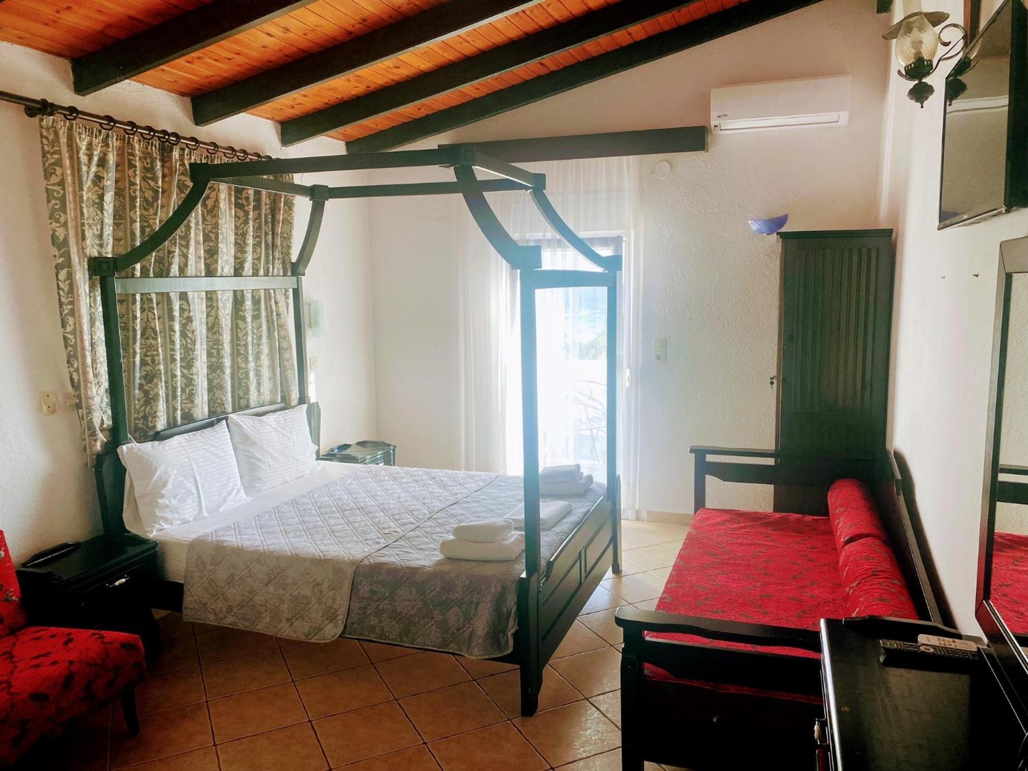 Blue Bay Beach Hotel Koinira Dış mekan fotoğraf